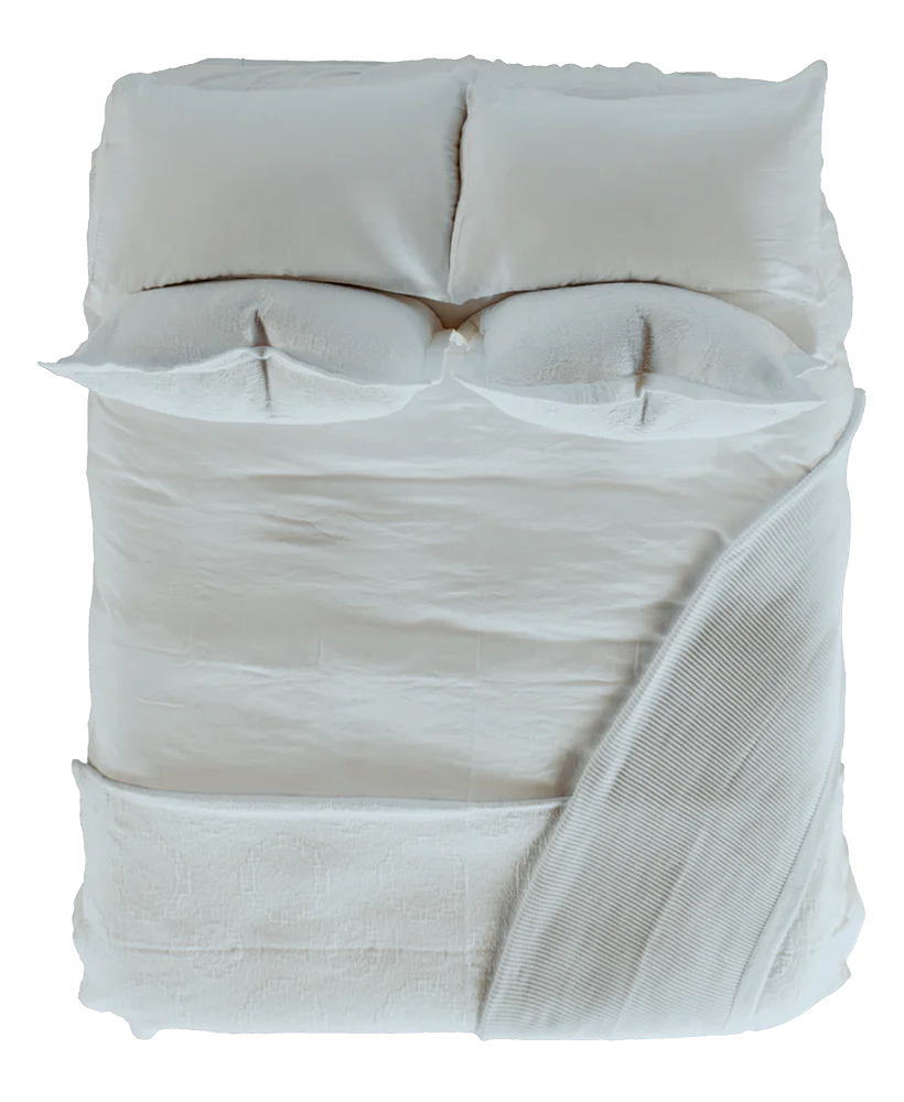 Image of Antik Matelasse 50" x 70" Throw - Salt