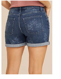 Model wearing maurices clothing.
