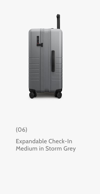 (06) Expandable Check-In Medium in Storm Grey.