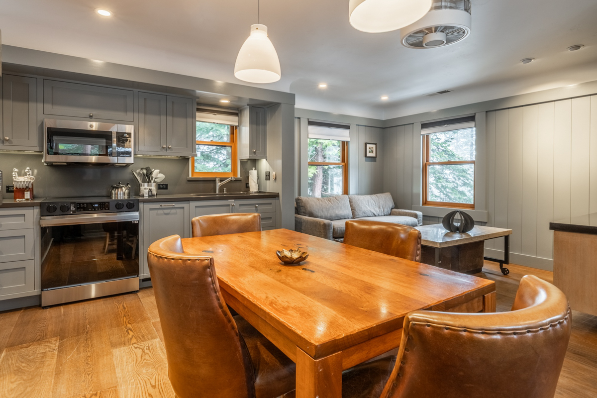 Stellar's Jay Cottage 4