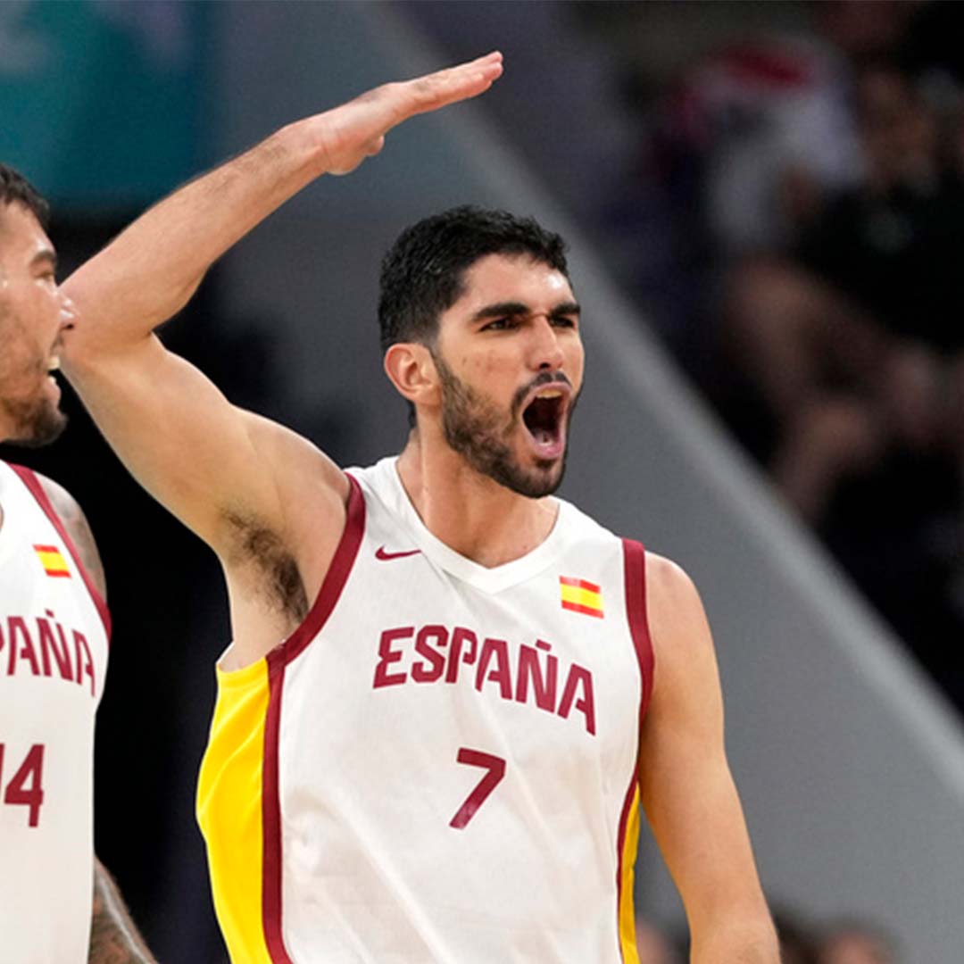 Santi Aldama playing for Spain in the 2025 Olympics