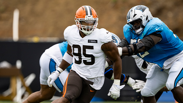 Image: Myles Garrett practicing vs Panthers