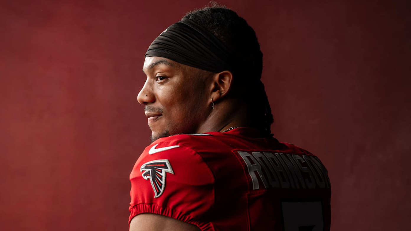 Bijan Robinson wearing the red home jersey
