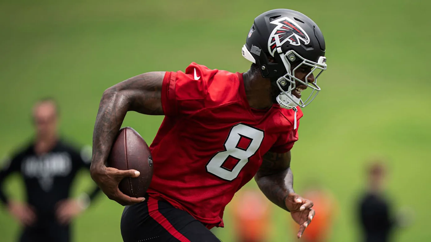 Kyle Pitts practicing