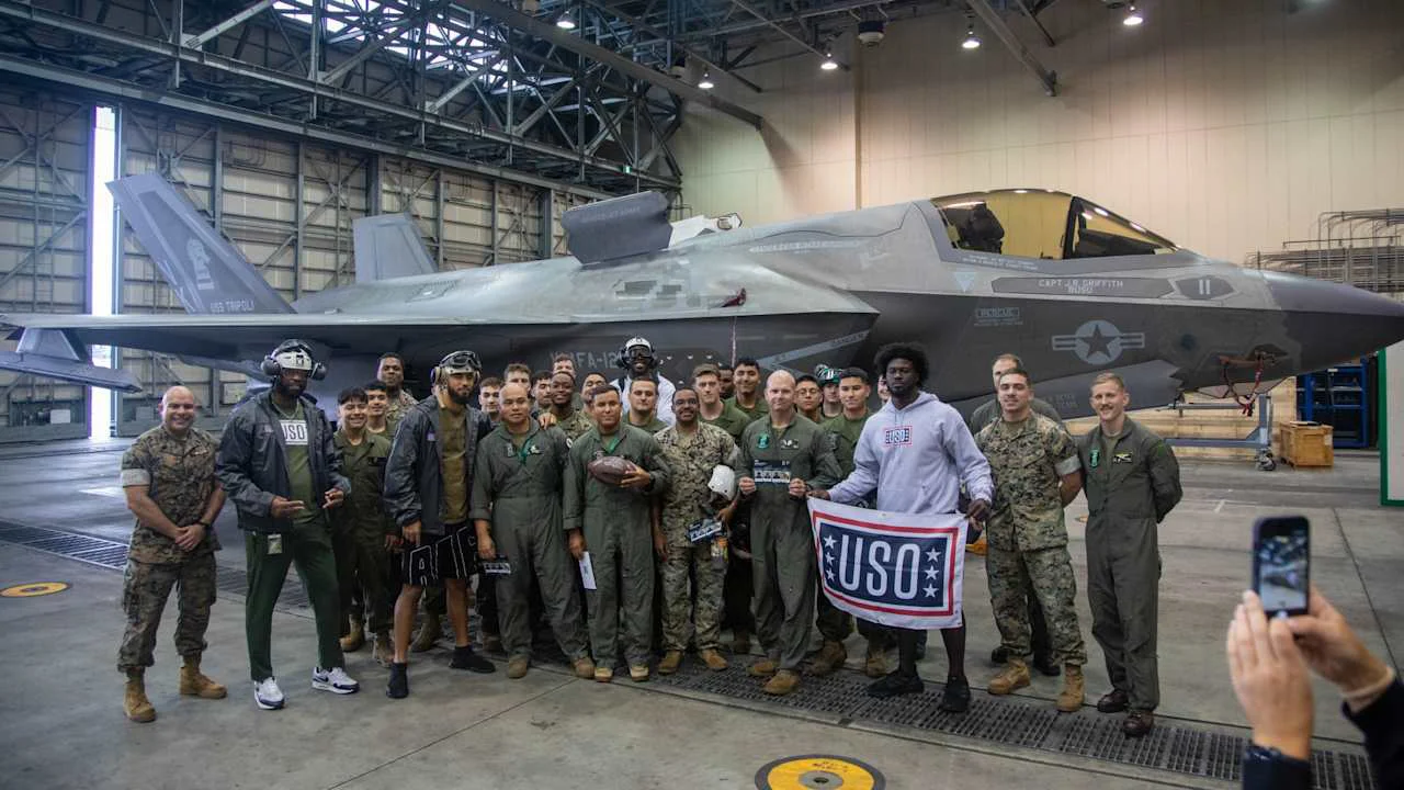 Atlanta Falcons with U.S. service members