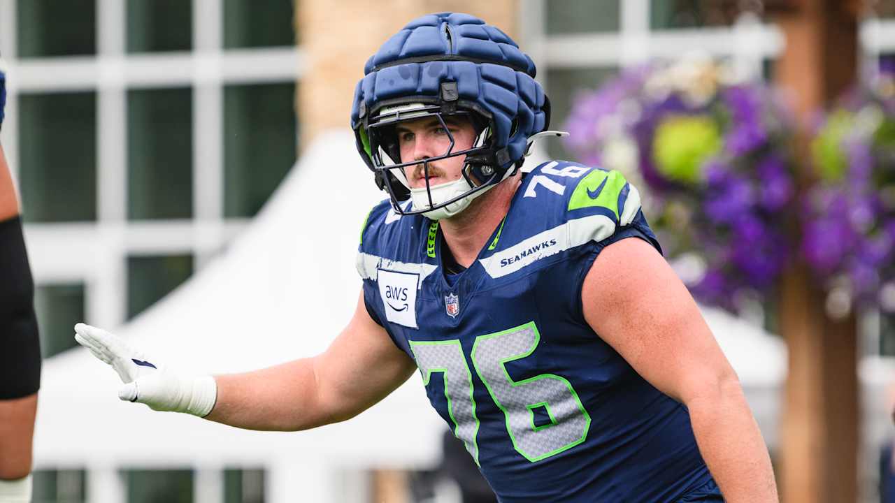 Rookie Grey Zabel Is a 'Steadying Force' On Seattle's O-Line