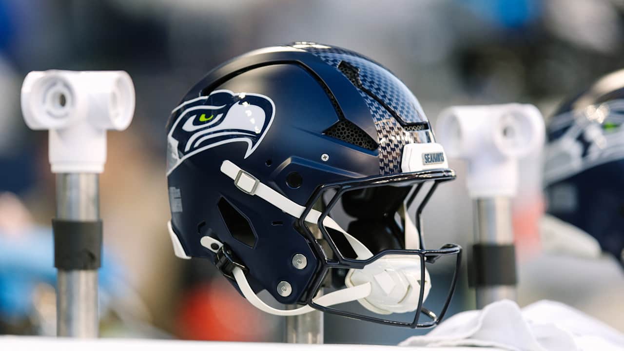 Seahawks Release RB Cam Akers