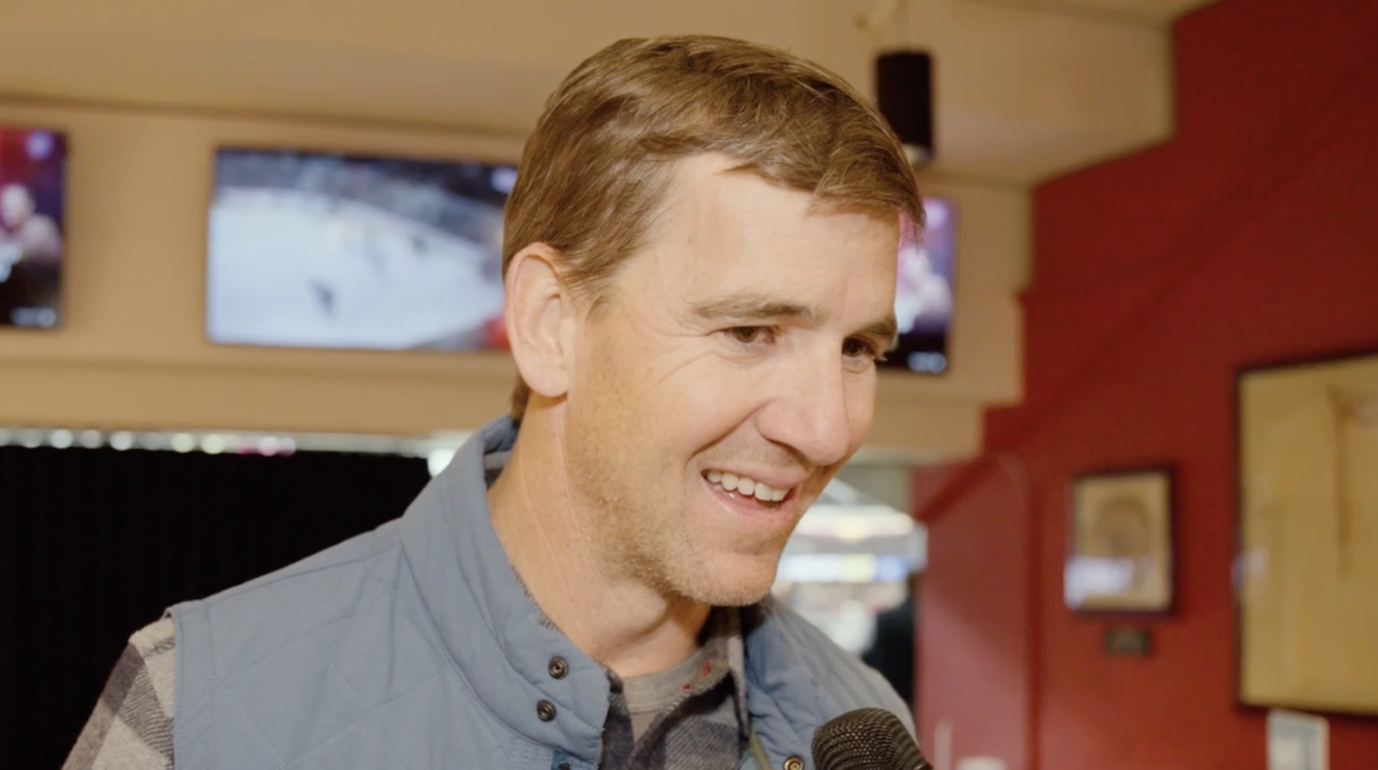 Eli Manning Talks Devils in Ottawa
