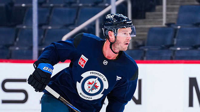 image of jonathan toews skating at practice