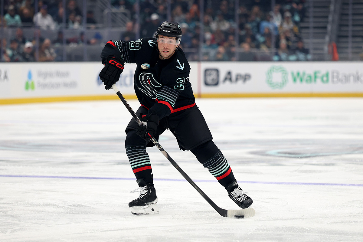 VINCE DUNN HOLDING THE PUCK AT THE TOP OF THE ICE