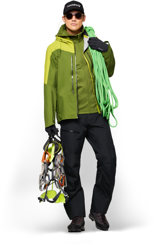 Modell wearing a green falketind outfit