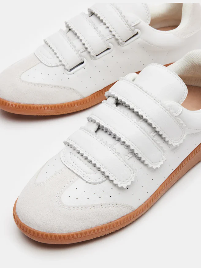 SNEAKERS1