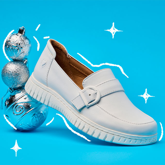 The Daisy sneaker in white. Shop women's.
