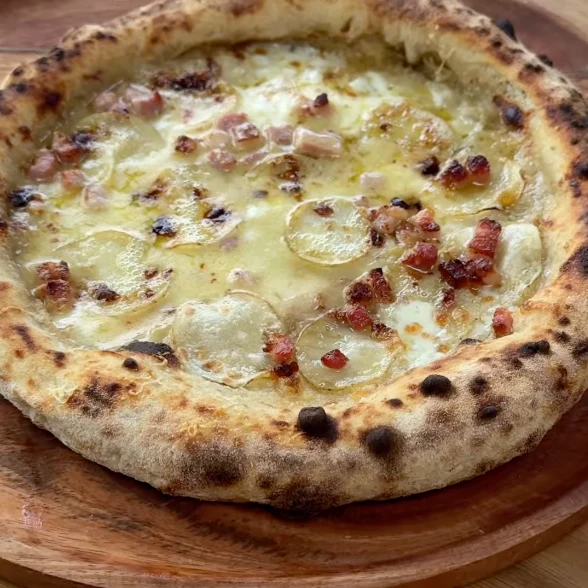 A gorgeous, creamy Stilton cheese pizza with potatoes and panceta
