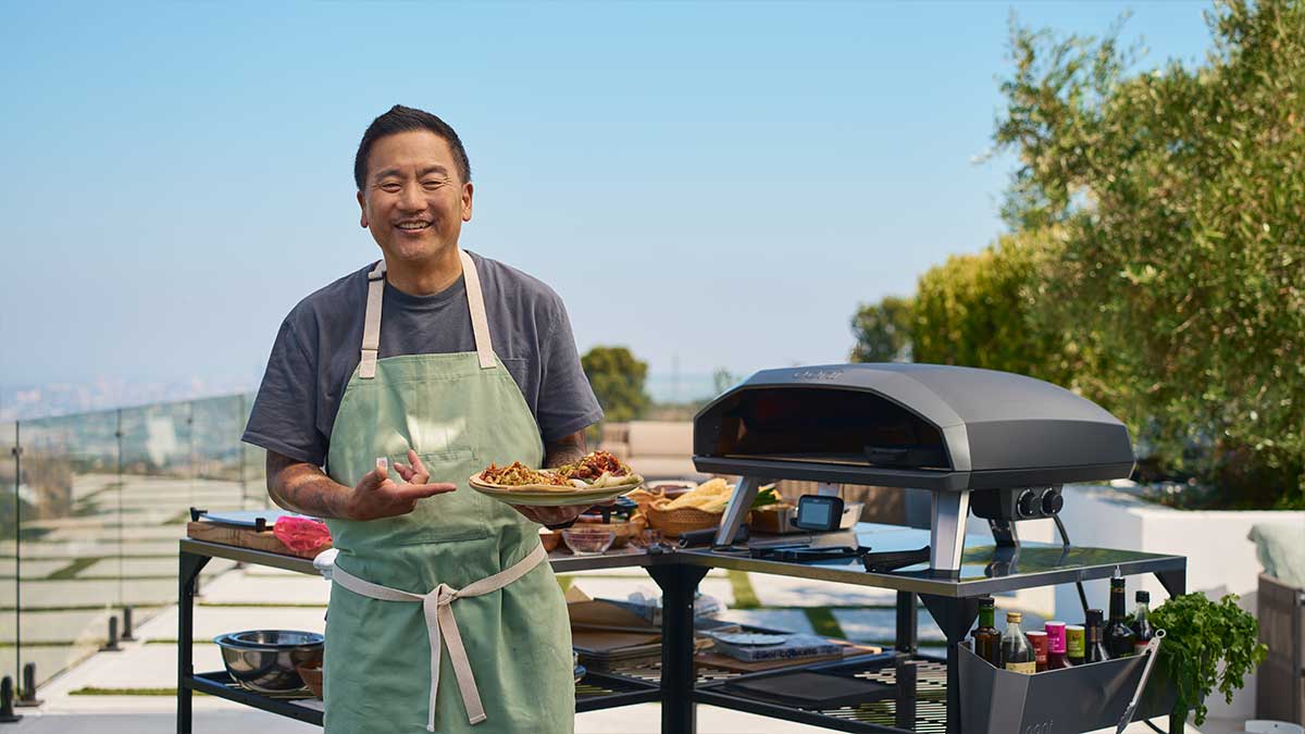 Roy Choi cooking steak tacos in LA using Ooni Koda 2 Max