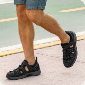 Protected men's sandals designed for effortless exploration and easy adjustment.