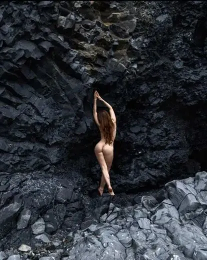 Bare & Beautiful Nudes In Mountains