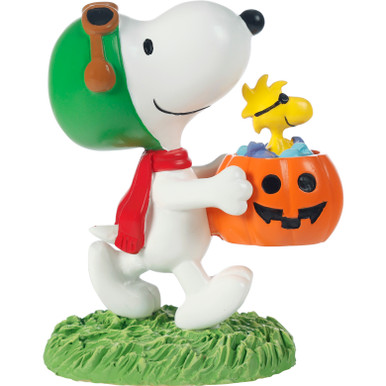 Peanuts Snoopy Tricks, Treats, And Tails Figurine