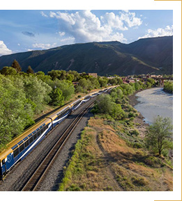 Rocky Mountaineer travelling through Glenwood Springs.