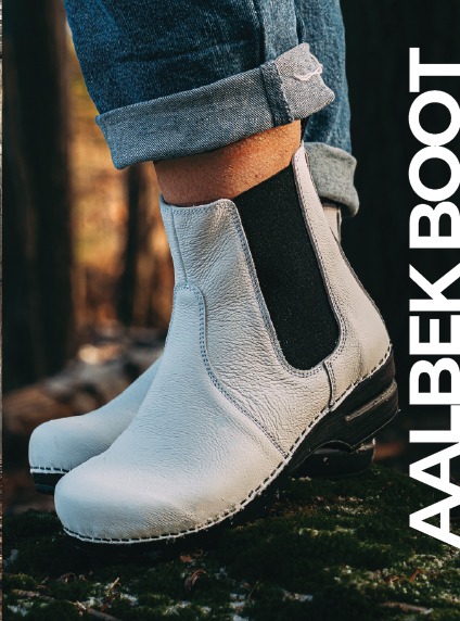 Aalbek Chelsea Boot for Women - Comfortable Women's Boots for Casual, Work, Studio