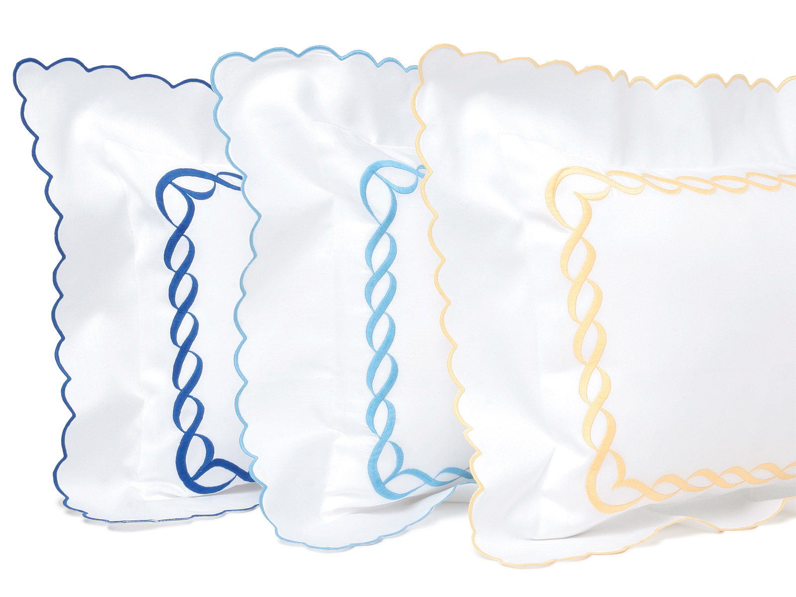 Sienne Scallops, Classic 300 tc, 100% Egyptian cotton sateen, chain embroidered and scalloped. Made in Italy.