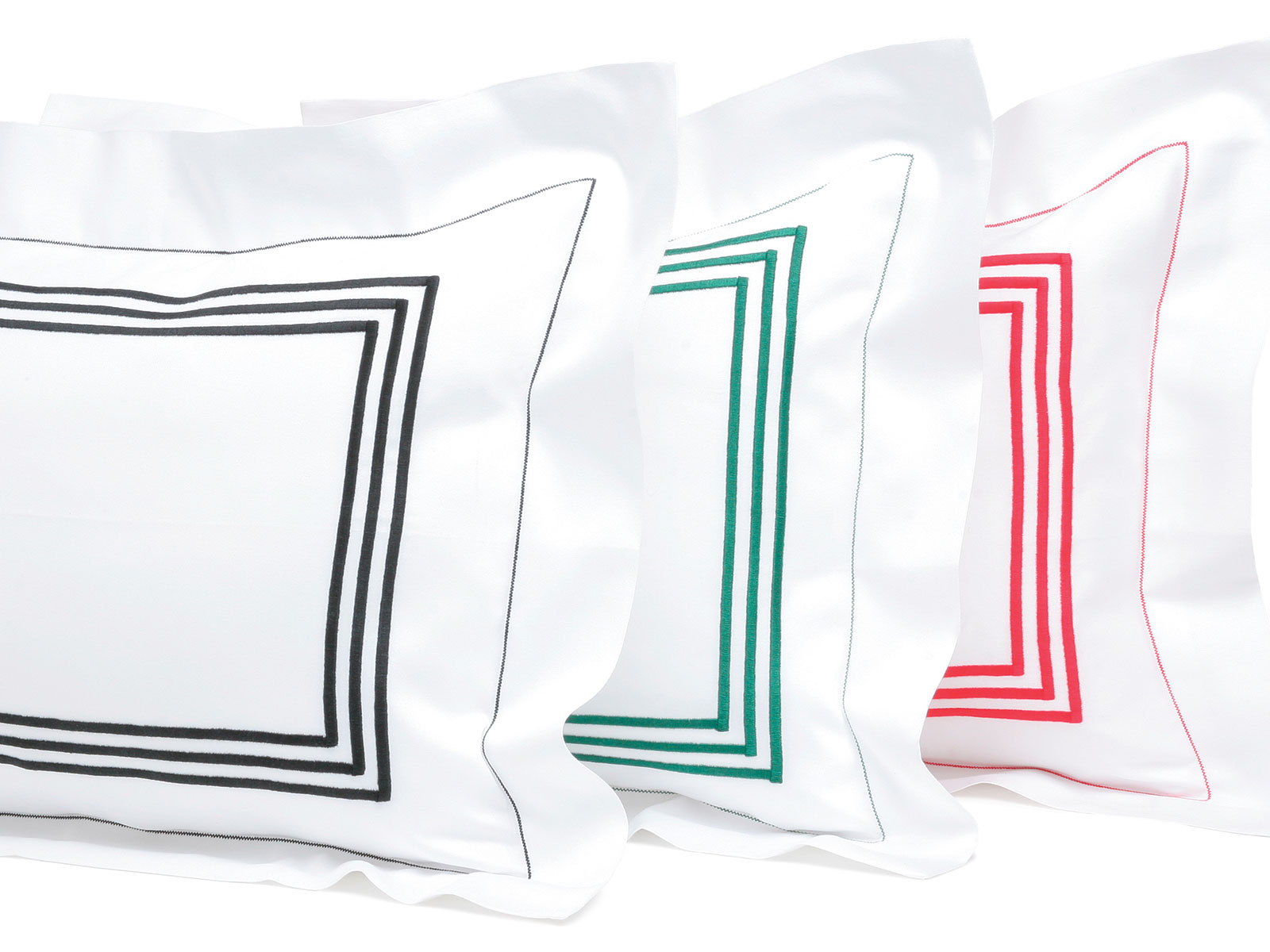 Hampton Court, Clean, crisp, three-line embroidery on flanged, 100% Egyptian cotton sateen. Made in Italy.