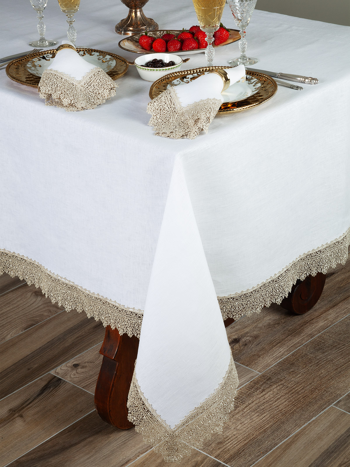 Our table collections: From modern sophistication to cute themed embroideries!