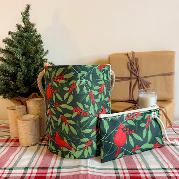 Winterberry Cardinals Bucket Bag