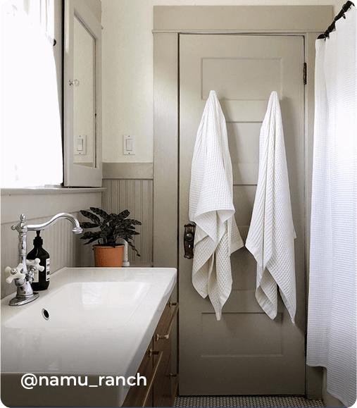 Small bathroom painted in Amazing gray. Photo courtesy of @namu_ranch.