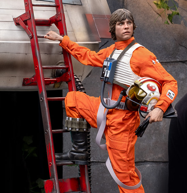 Luke Skywalker & X-Wing Premium Format Figure