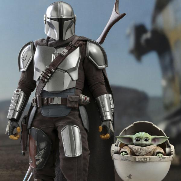 The Mandalorian and The Child (Deluxe) Collectible Set by Hot Toys