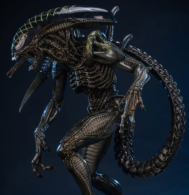 Grid Alien Statue - 1:2 Scale (PCS)