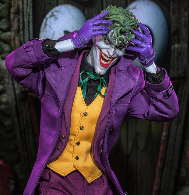 The Joker Sixth Scale Figure