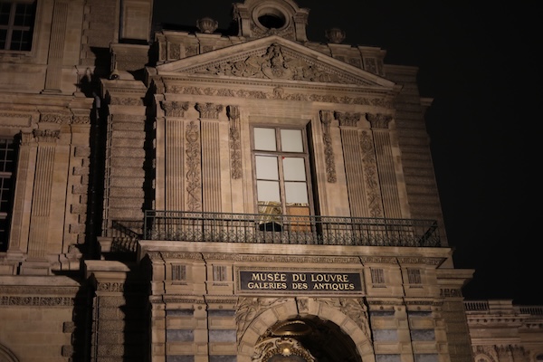How Louvre thieves exploited human psychology to avoid suspicion — and what it reveals about AI | Ars Technica