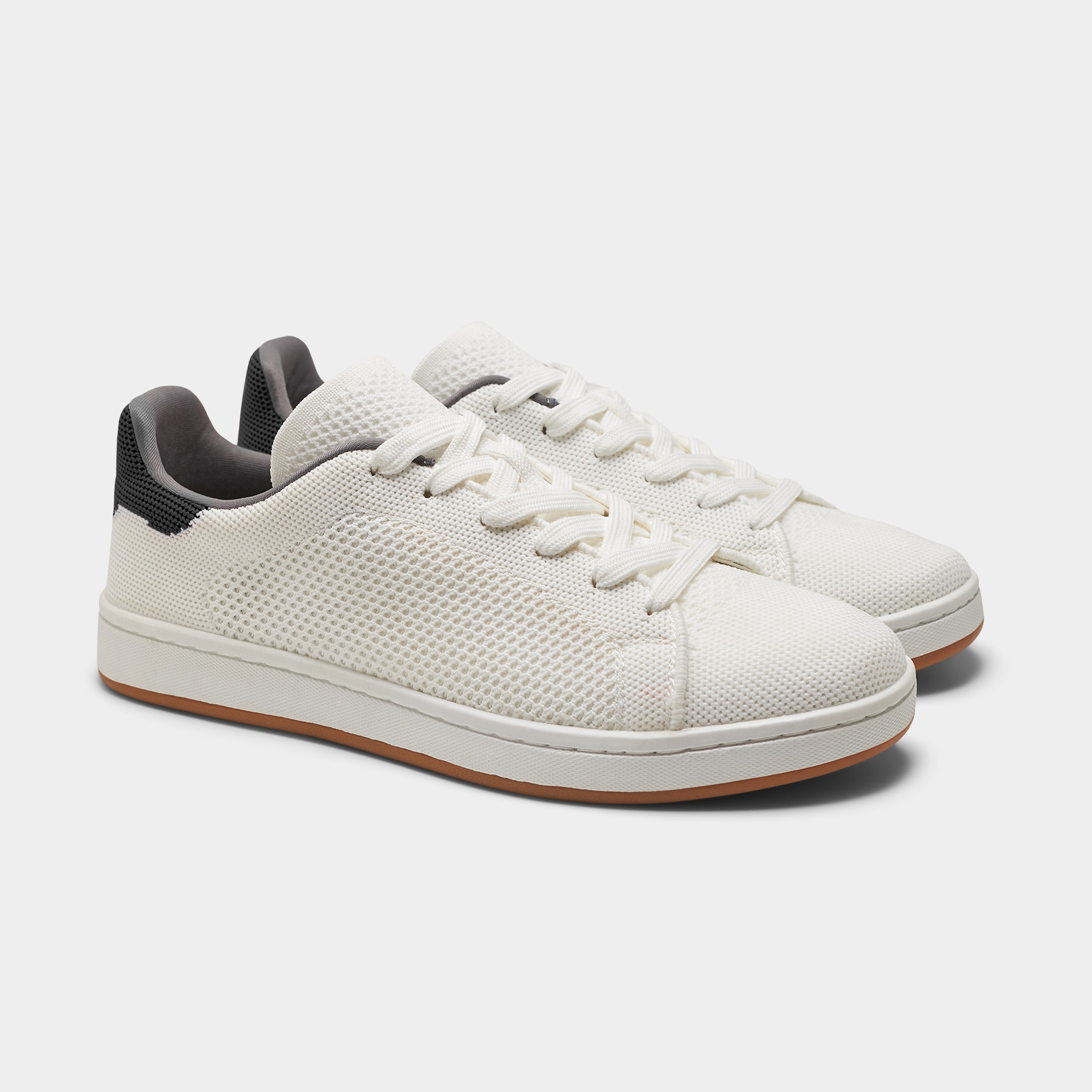 The Classic Sneaker - Jet Black