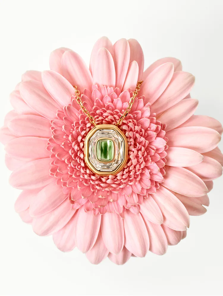 Swarovski Chroma pendant on flower