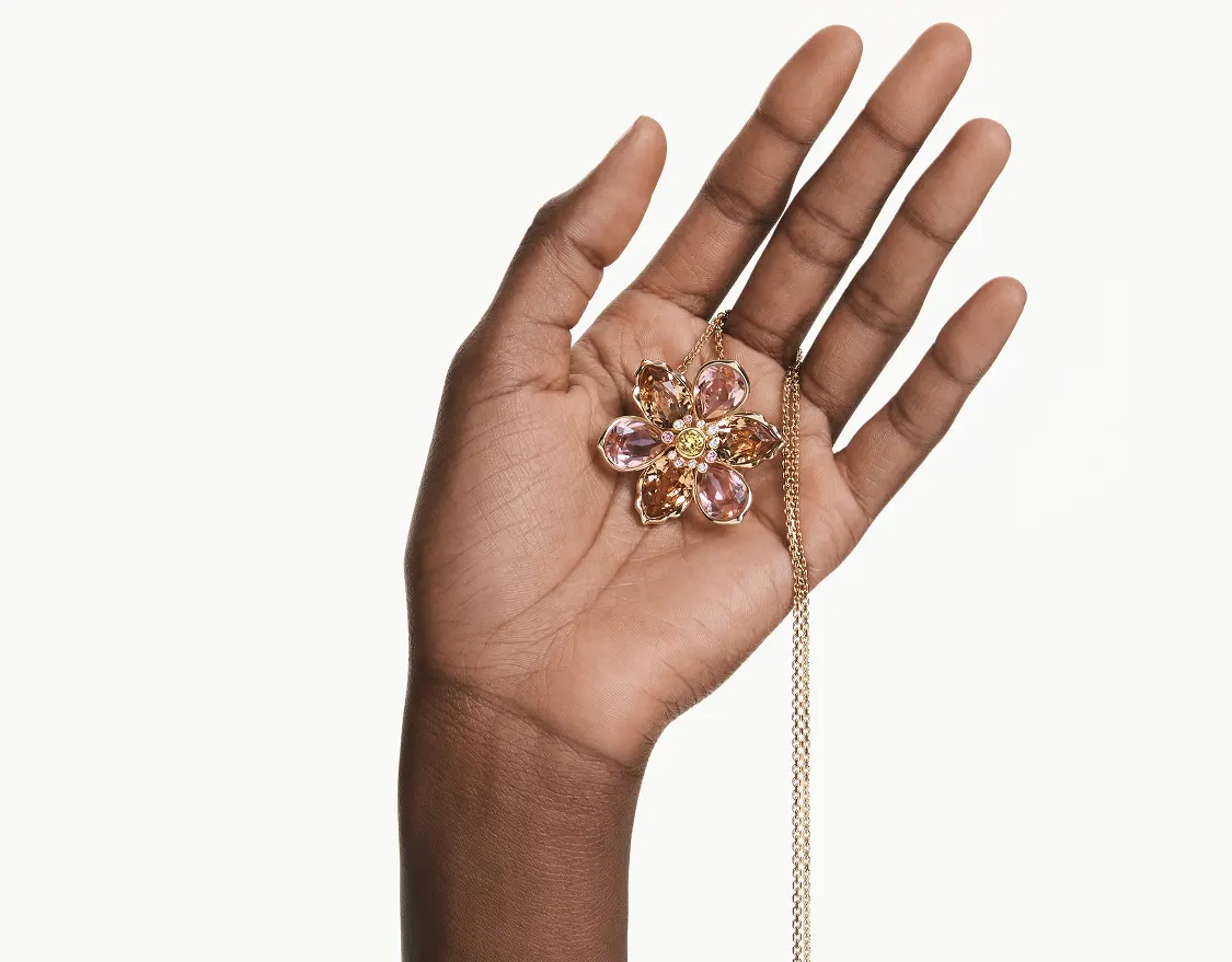 Model’s hand holding Swarovski Idyllia pendant