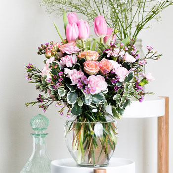 PICK UP A ROMANTIC<br>BESTSELLER