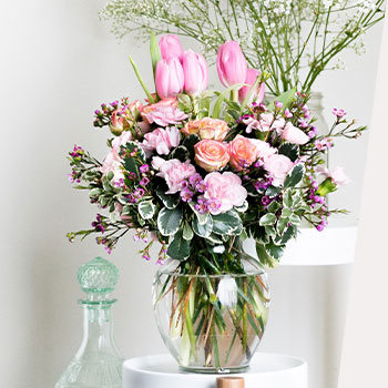 PICK UP A ROMANTIC<br>BESTSELLER