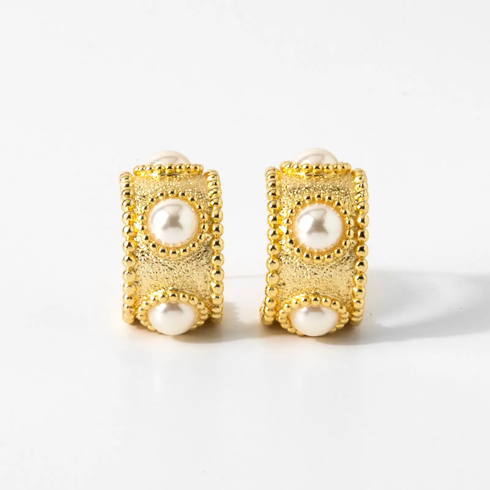Image of Petite Perle Hoops