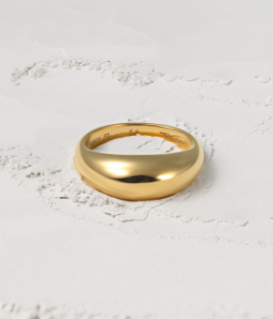 Gold-plated ring in timeless design