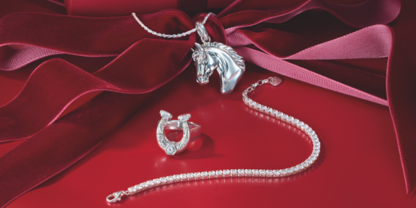 Elyndra pendant and bracelet