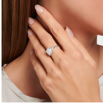 Ring with white stones silver