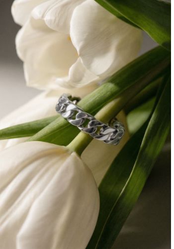 Silver ring with chain links