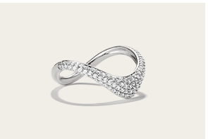 Fluid Elegance Pavé ring 