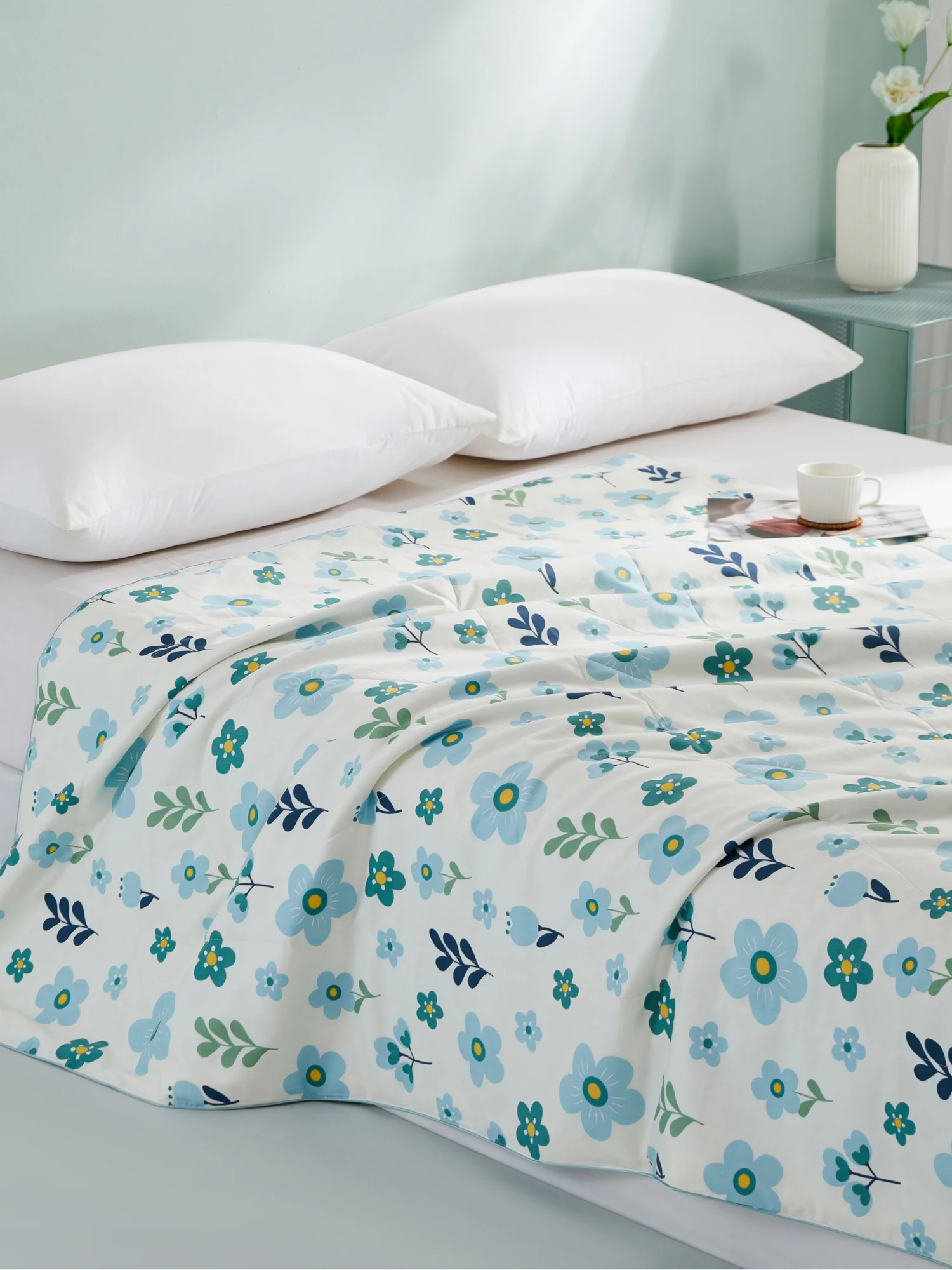 Image of Summer Washable Silk Cooling  Blanket with Flower Pattern
