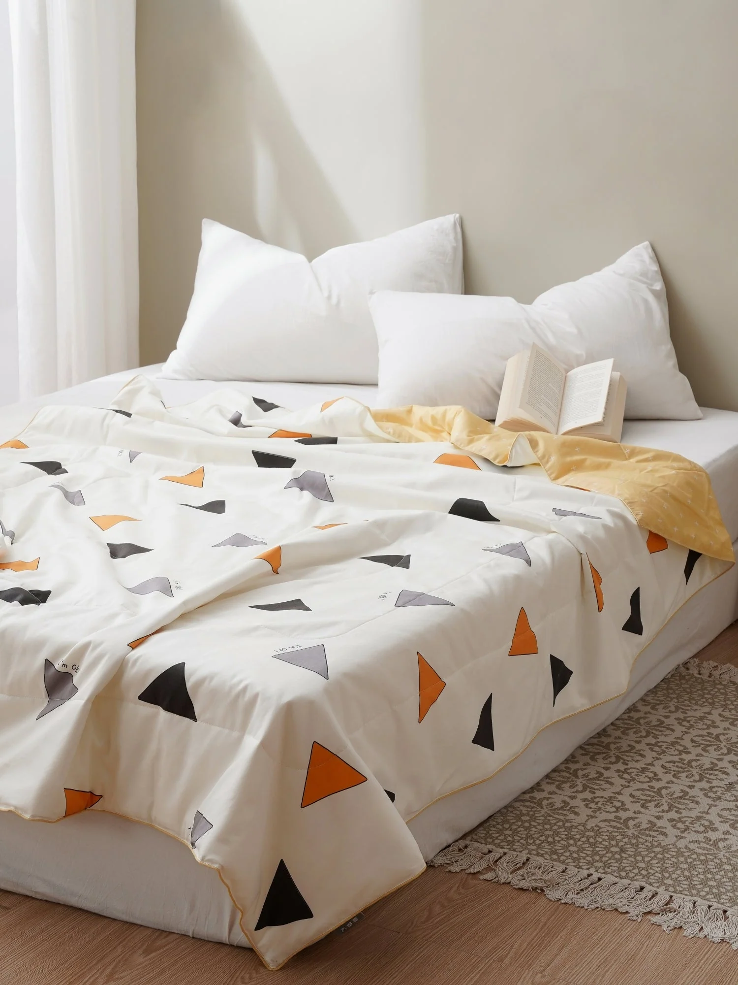 Image of Summer Washable Silk Cooling Blanket with Geometry