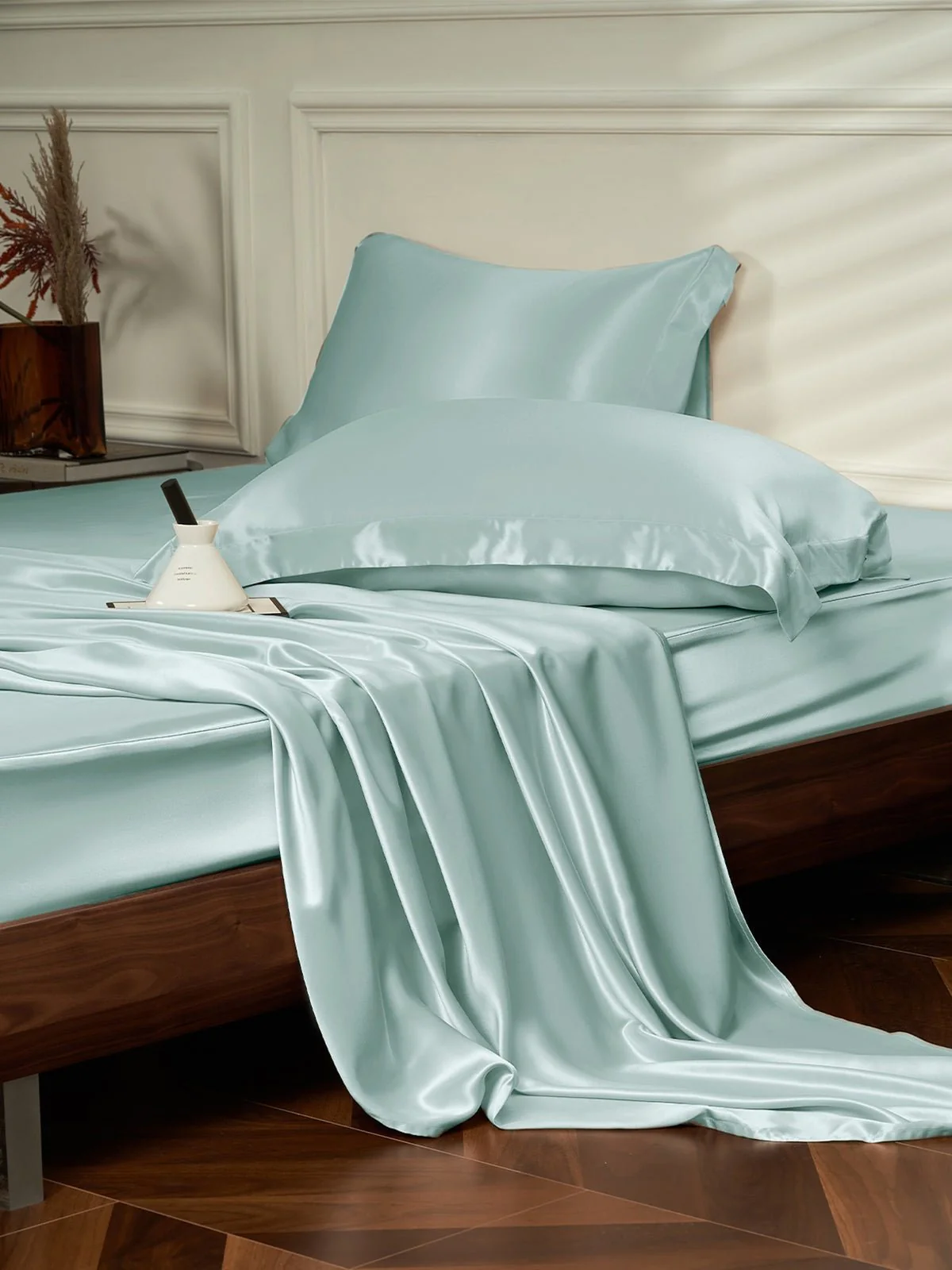 Image of 25 Momme Silk Sheet Set with Sham Pillowcases