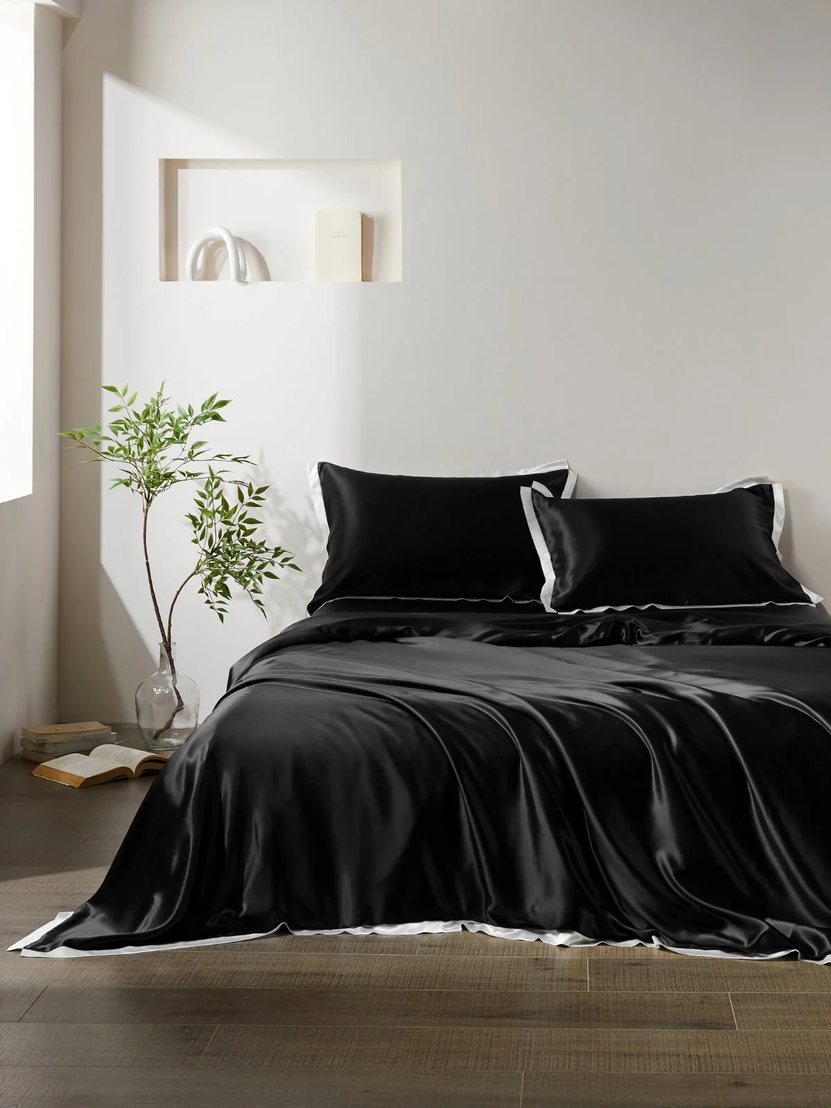 Image of 22 Momme Luxurious Silk Duvet Cover Set