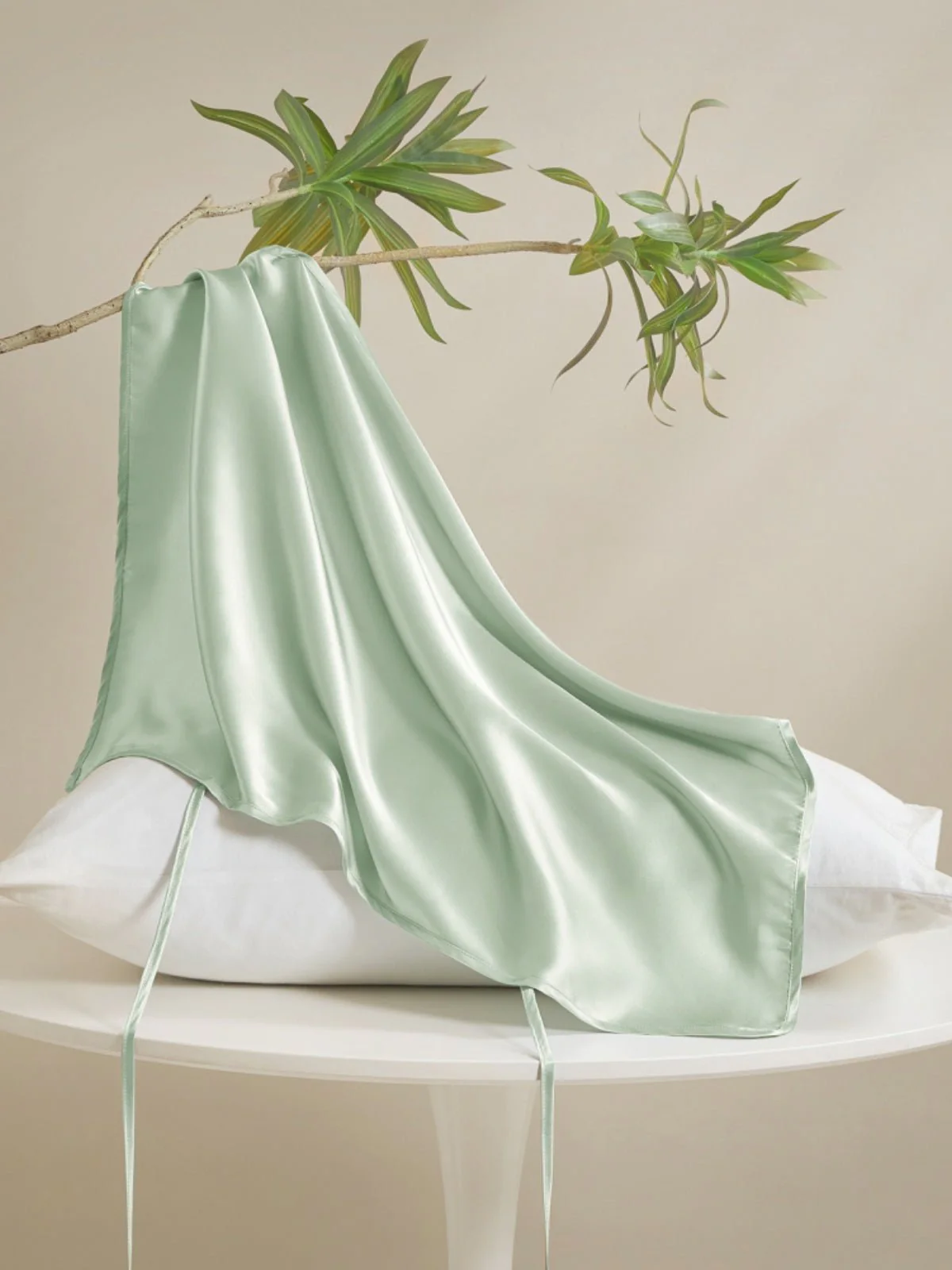 Image of 19 Momme Mulberry Silk Pillow Towel
